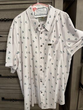 Men's Short-Sleeve Button-Down Shirt in White with Green Palm Tree print